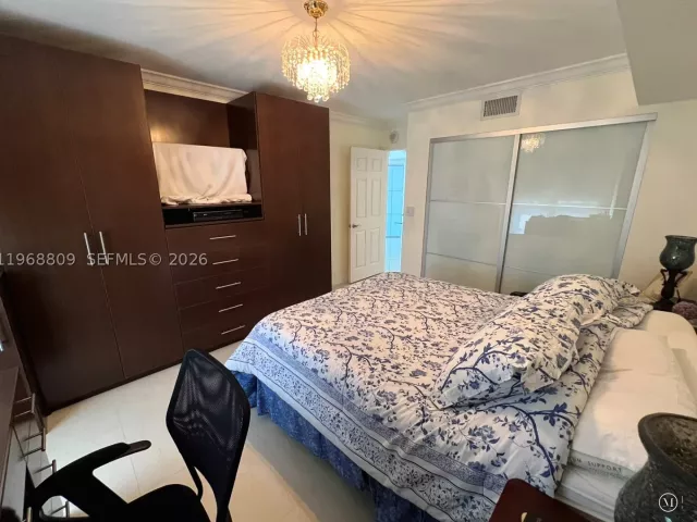 3-bedroom condo for sale in Aventura - 3530 Mystic Pointe Dr 1215 - MondialRealty