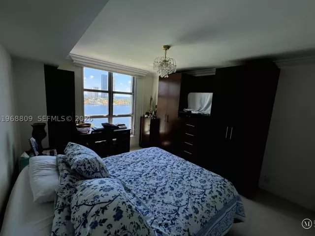 3-bedroom condo for sale in Aventura - 3530 Mystic Pointe Dr 1215 - MondialRealty
