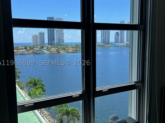 3-bedroom condo for sale in Aventura - 3530 Mystic Pointe Dr 1215 - MondialRealty
