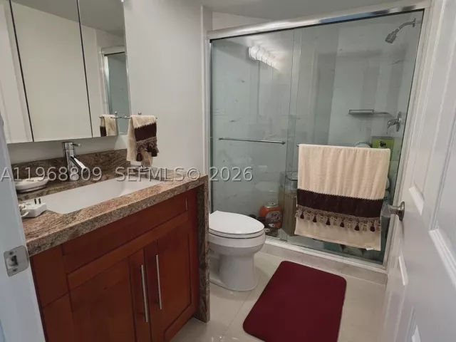 3-bedroom condo for sale in Aventura - 3530 Mystic Pointe Dr 1215 - MondialRealty
