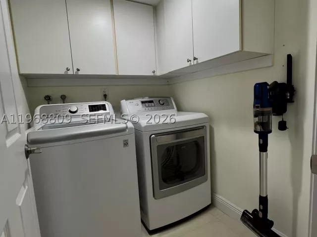 3-bedroom condo for sale in Aventura - 3530 Mystic Pointe Dr 1215 - MondialRealty