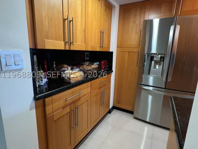 3-bedroom condo for sale in Aventura - 3530 Mystic Pointe Dr 1215 - MondialRealty