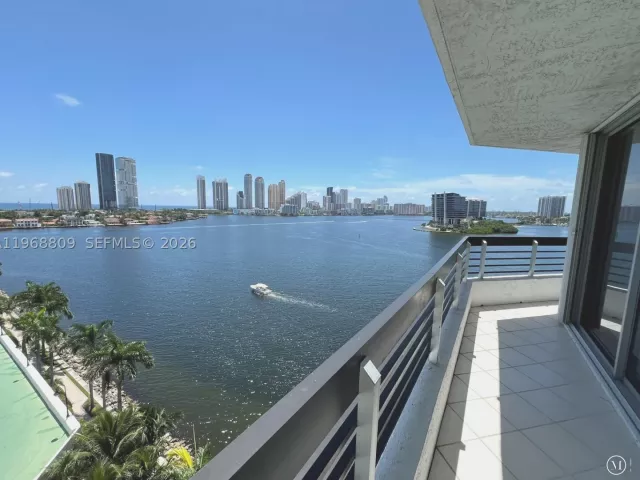 3-bedroom condo for sale in Aventura - 3530 Mystic Pointe Dr 1215 - MondialRealty