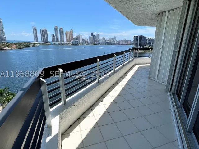 3-bedroom condo for sale in Aventura - 3530 Mystic Pointe Dr 1215 - MondialRealty