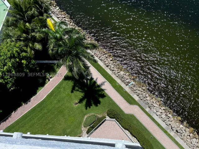 3-bedroom condo for sale in Aventura - 3530 Mystic Pointe Dr 1215 - MondialRealty