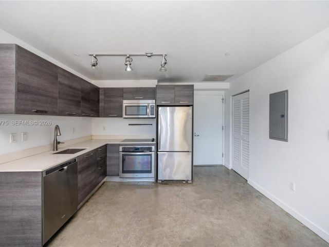 Apartment for rent  Unit #909 - photo 7467960