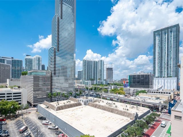 Apartment for rent  Unit #909 - photo 7467969