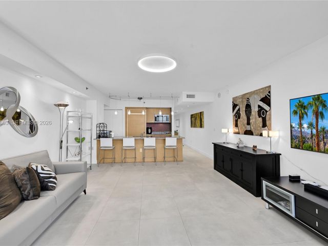 Apartment for rent  Unit #4005 - photo 7499832