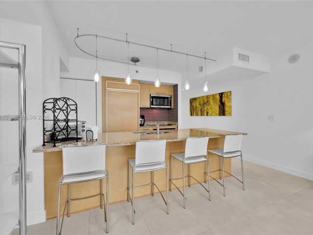 Apartment for rent  Unit #4005 - photo 7499833