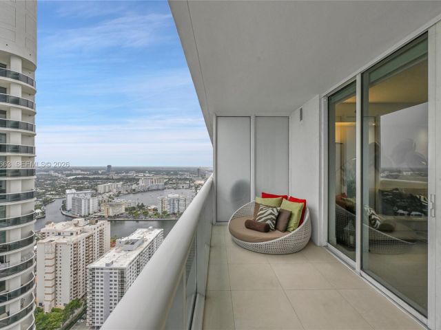 Apartment for rent  Unit #4005 - photo 7499835