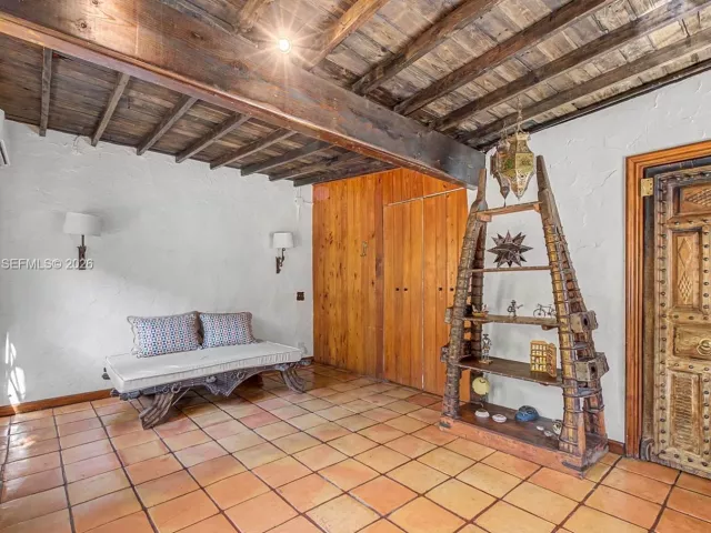 3-bedroom home for sale in Miami - 3233 Crystal Ct - MondialRealty
