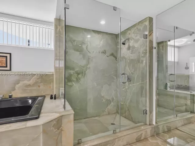 4-bedroom condo for sale in Sunny Isles Beach - 17555 Collins Ave 2303/04 - MondialRealty