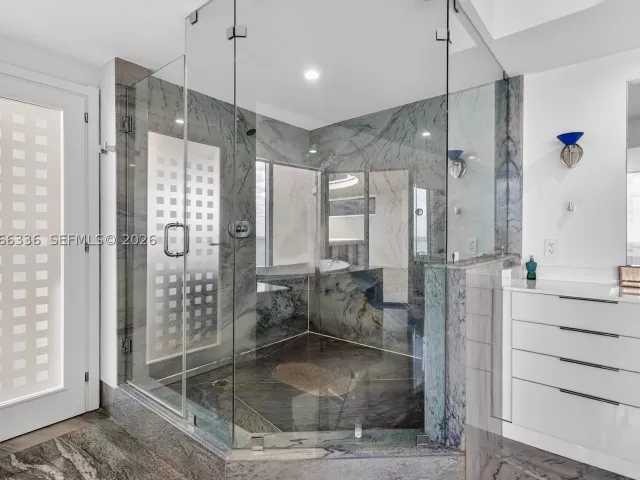 4-bedroom condo for sale in Sunny Isles Beach - 17555 Collins Ave 2303/04 - MondialRealty