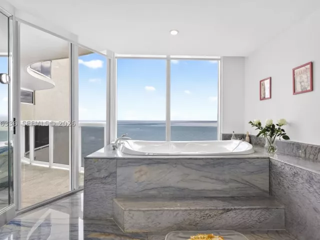 4-bedroom condo for sale in Sunny Isles Beach - 17555 Collins Ave 2303/04 - MondialRealty