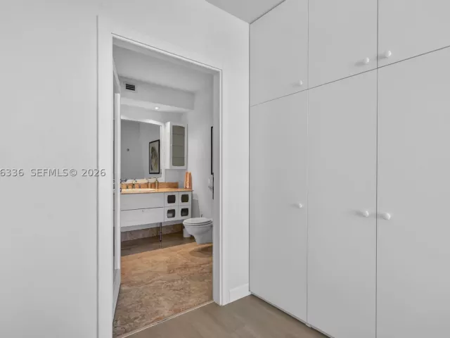 4-bedroom condo for sale in Sunny Isles Beach - 17555 Collins Ave 2303/04 - MondialRealty