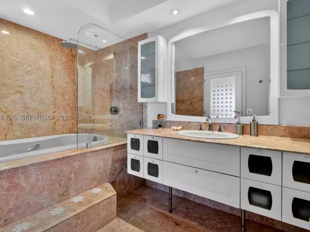 4-bedroom condo for sale in Sunny Isles Beach - 17555 Collins Ave 2303/04 - MondialRealty