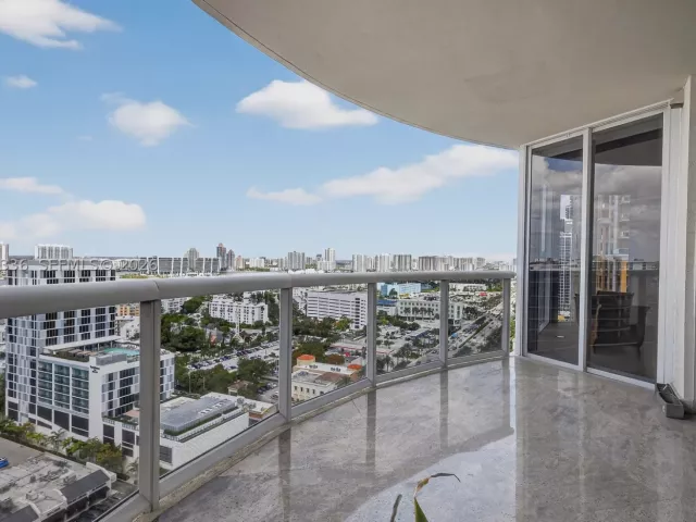 4-bedroom condo for sale in Sunny Isles Beach - 17555 Collins Ave 2303/04 - MondialRealty