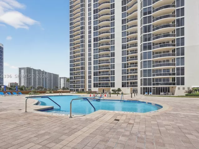 4-bedroom condo for sale in Sunny Isles Beach - 17555 Collins Ave 2303/04 - MondialRealty