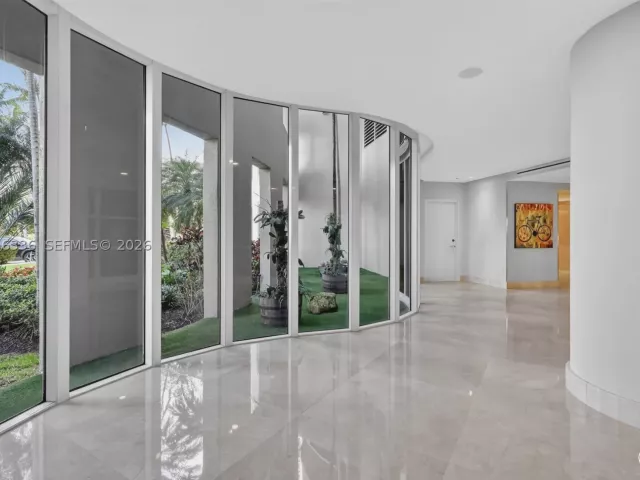 4-bedroom condo for sale in Sunny Isles Beach - 17555 Collins Ave 2303/04 - MondialRealty