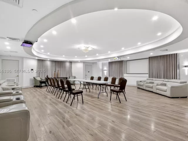 4-bedroom condo for sale in Sunny Isles Beach - 17555 Collins Ave 2303/04 - MondialRealty