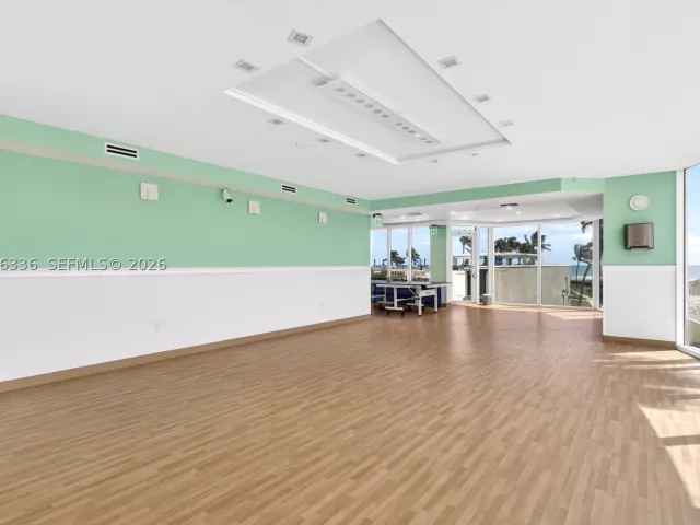 4-bedroom condo for sale in Sunny Isles Beach - 17555 Collins Ave 2303/04 - MondialRealty