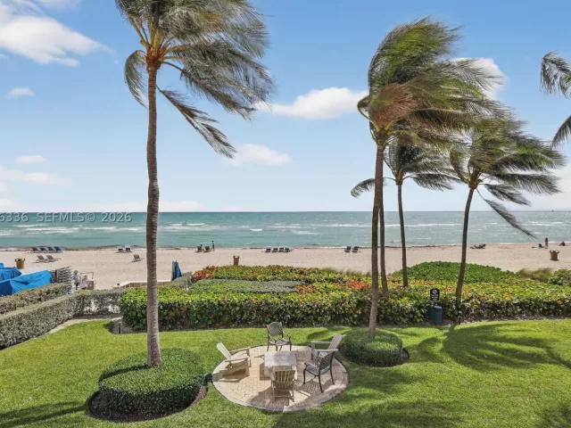 4-bedroom condo for sale in Sunny Isles Beach - 17555 Collins Ave 2303/04 - MondialRealty