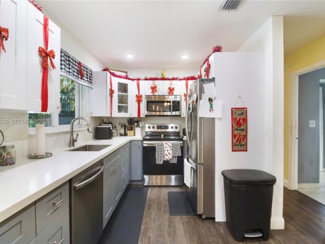 Home for sale at 16323 SW 103rd Pl - photo 7515039