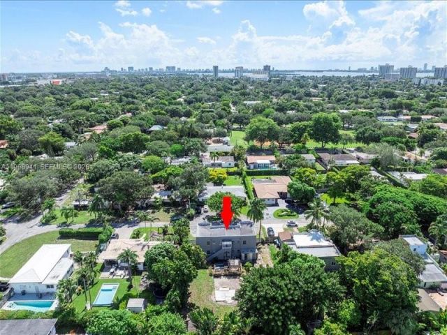 Home for sale at 11402 NE 8th Ct - photo 7514731