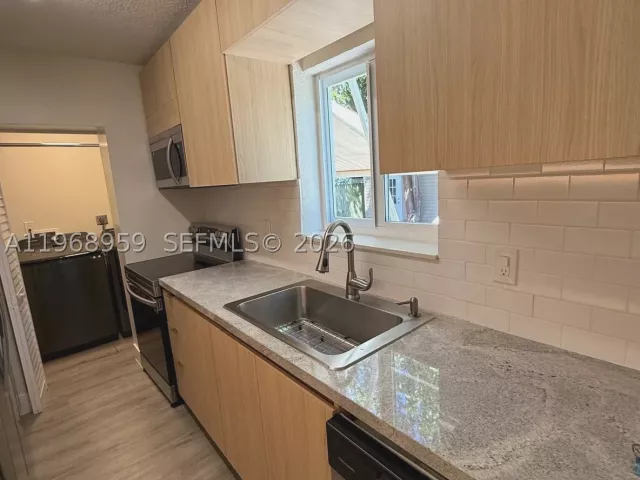 2-bedroom home for sale in Miami - 235 NE 46th St - MondialRealty