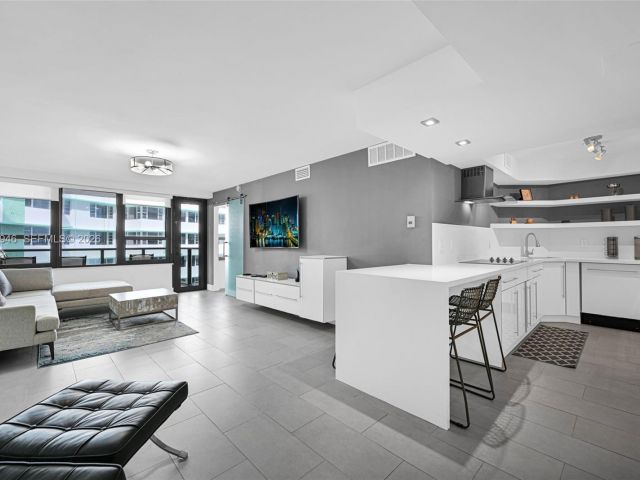 Apartment for sale  Unit #714 - photo 7505450