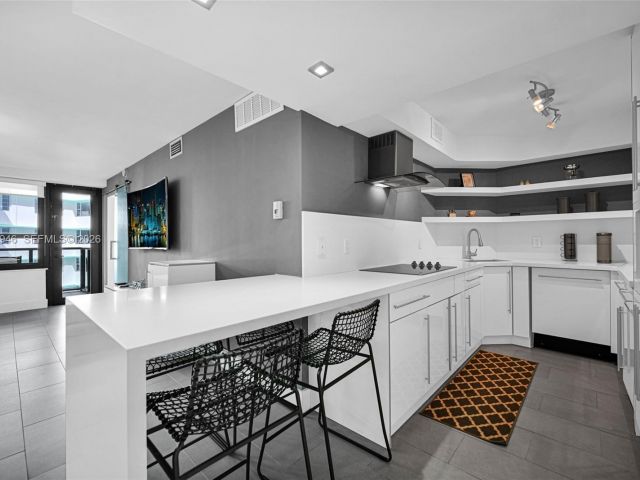 Apartment for sale  Unit #714 - photo 7505461