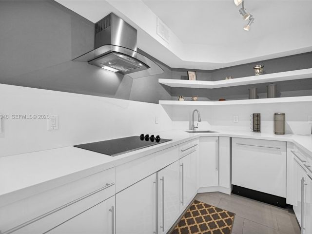 Apartment for sale  Unit #714 - photo 7505463