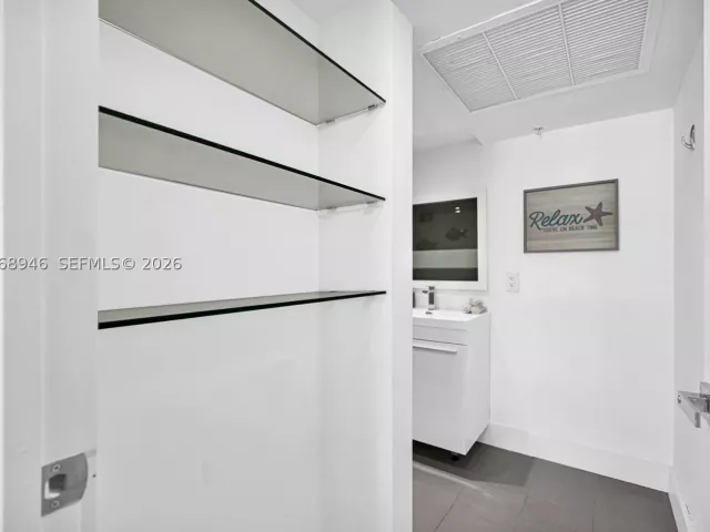 2-bedroom condo for sale in Miami Beach - 5225 Collins Ave 714 - MondialRealty