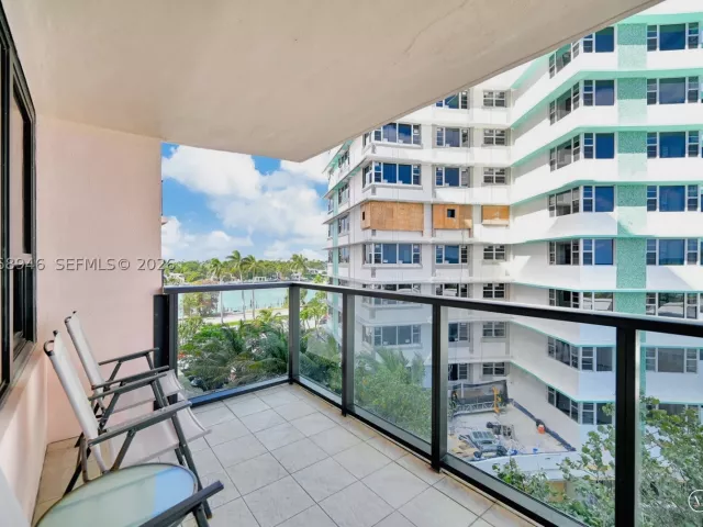 2-bedroom condo for sale in Miami Beach - 5225 Collins Ave 714 - MondialRealty