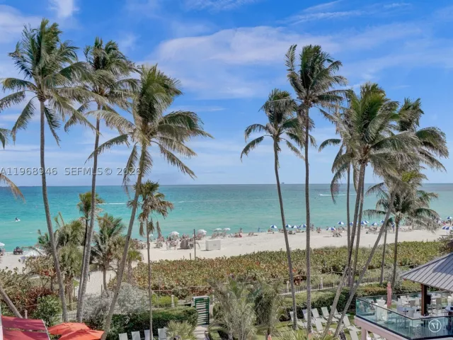 2-bedroom condo for sale in Miami Beach - 5225 Collins Ave 714 - MondialRealty
