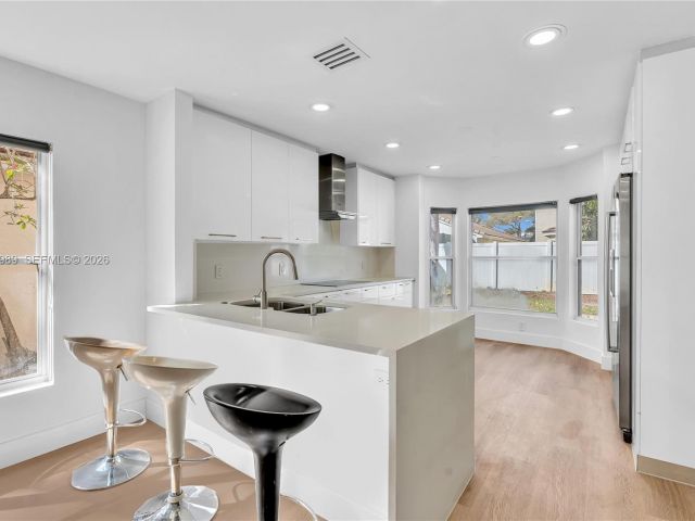 Home for rent at 4917 SW 32nd Way - photo 7472421