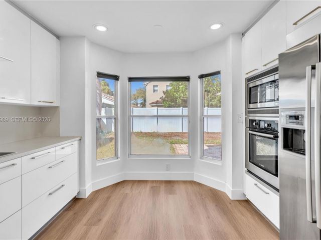 Home for rent at 4917 SW 32nd Way - photo 7472423