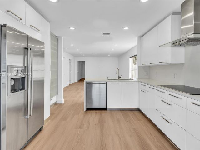 Home for rent at 4917 SW 32nd Way - photo 7472424