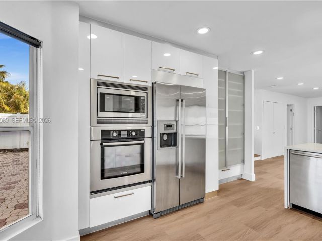 Home for rent at 4917 SW 32nd Way - photo 7472425