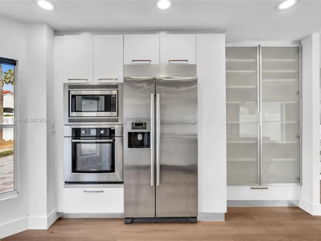 Home for rent at 4917 SW 32nd Way - photo 7472426