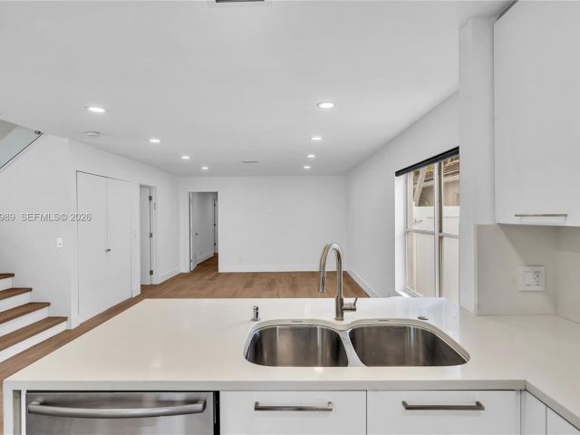 Home for rent at 4917 SW 32nd Way - photo 7472428