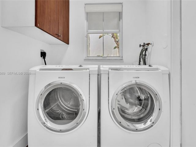 Home for rent at 4917 SW 32nd Way - photo 7472429