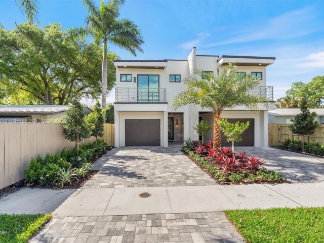 4-bedroom home for sale in Fort Lauderdale - 912 SE 13th St - MondialRealty