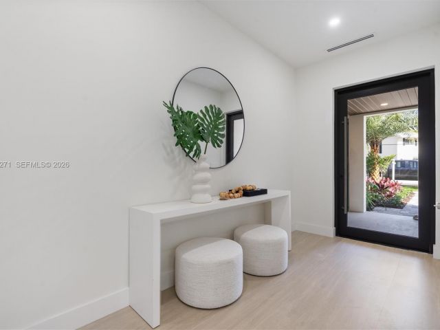 4-bedroom home for sale in Fort Lauderdale - 912 SE 13th St - MondialRealty