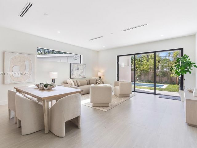 4-bedroom home for sale in Fort Lauderdale - 912 SE 13th St - MondialRealty