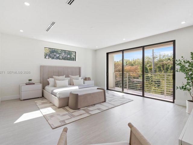 4-bedroom home for sale in Fort Lauderdale - 912 SE 13th St - MondialRealty