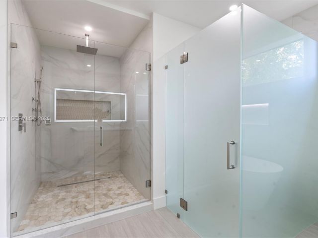 4-bedroom home for sale in Fort Lauderdale - 912 SE 13th St - MondialRealty