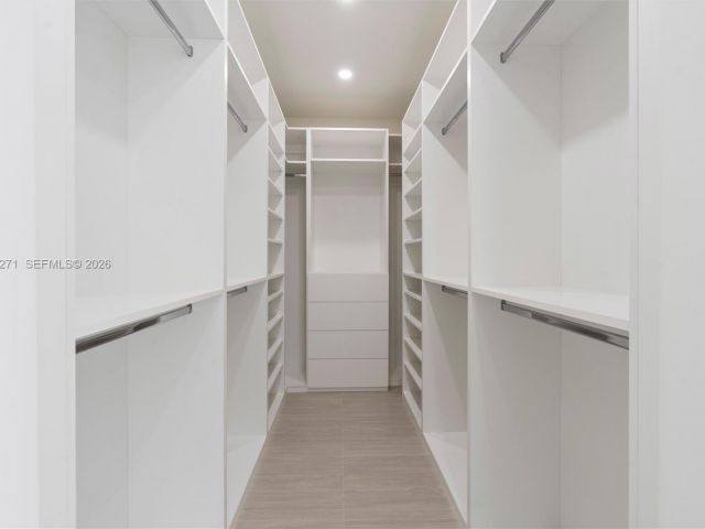 4-bedroom home for sale in Fort Lauderdale - 912 SE 13th St - MondialRealty