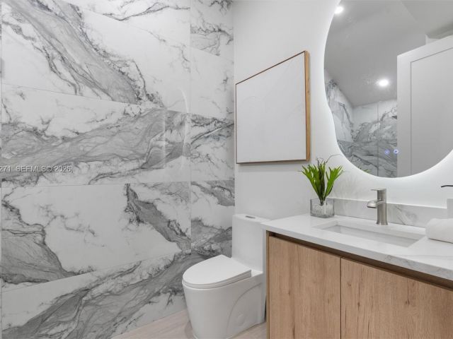 4-bedroom home for sale in Fort Lauderdale - 912 SE 13th St - MondialRealty