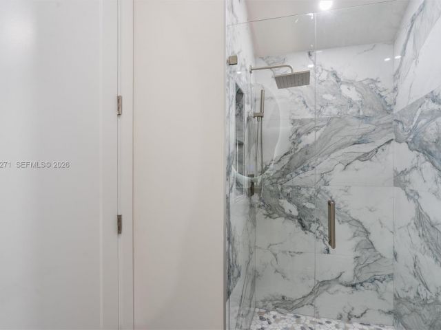 4-bedroom home for sale in Fort Lauderdale - 912 SE 13th St - MondialRealty